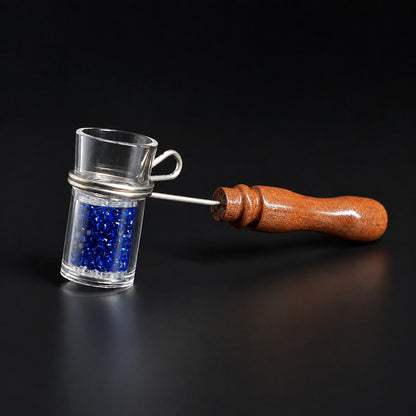 Nahaufnahme des GRAVEDA EPIC Terphammers mit Quarzglas-Diffusor und blauem Füllmaterial