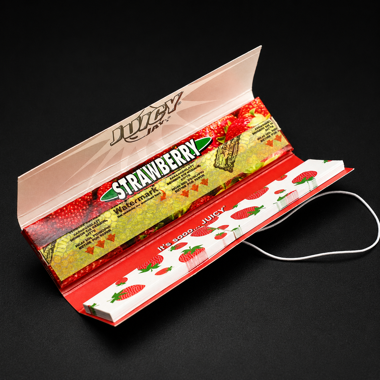 Geöffnete Juicy Jay’s KSS Papers + Tips mit sichtbaren Blättchen