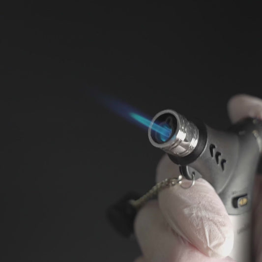 Video der kräftigen Turbo-Flamme des Unilite Jetflame Feuerzeugs Kingston