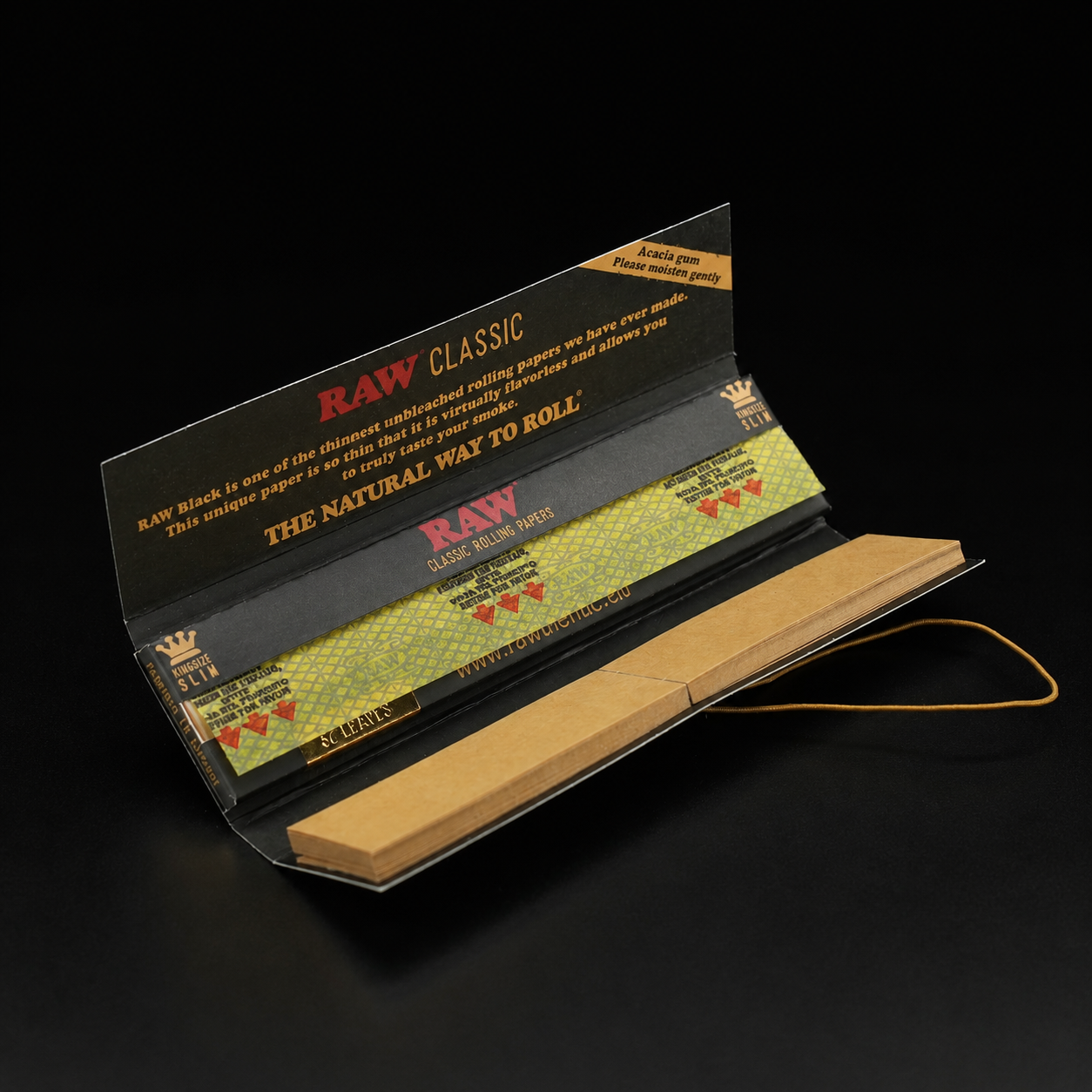 Geöffnete RAW Black Connoisseur KSS Papers + Tips mit sichtbaren Blättchen