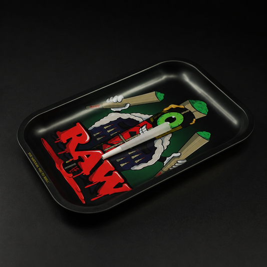 RAW Monster Rolling Tray Small in Schrägansicht mit Monster-Motiv und Cone als Größenvergleich