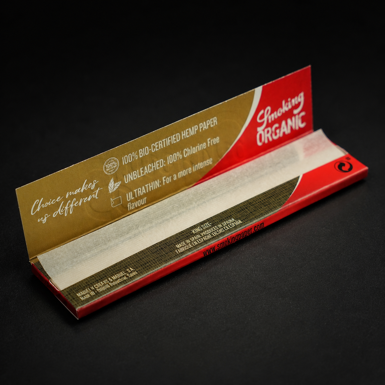 Geöffnete Smoking Organic KSS Papers mit sichtbaren Blättchen