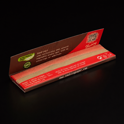 Geöffnete Smoking Supreme Brown KSS Papers mit sichtbaren Blättchen