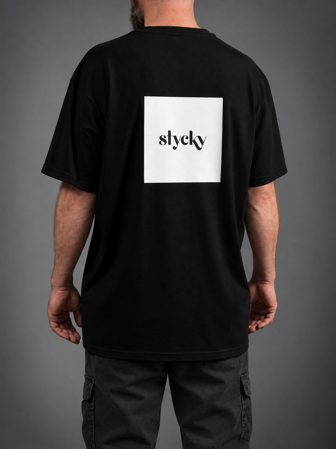 STYCKY T-Shirt | Schwarz | Weißes STYCKY Logo | leicht oversized